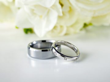 rings couple wedding silver flowers