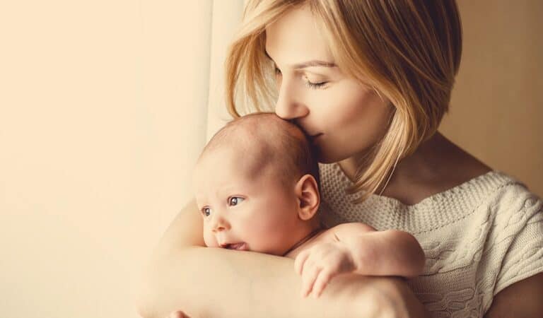 Indemnizația pentru creșterea copilului 2022. Tot ce trebuie să știi și model de calcul