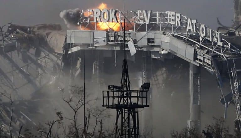 Ucraina: Aeroportul din Dnipro a fost bombardat din nou de armata rusă şi complet distrus – VIDEO