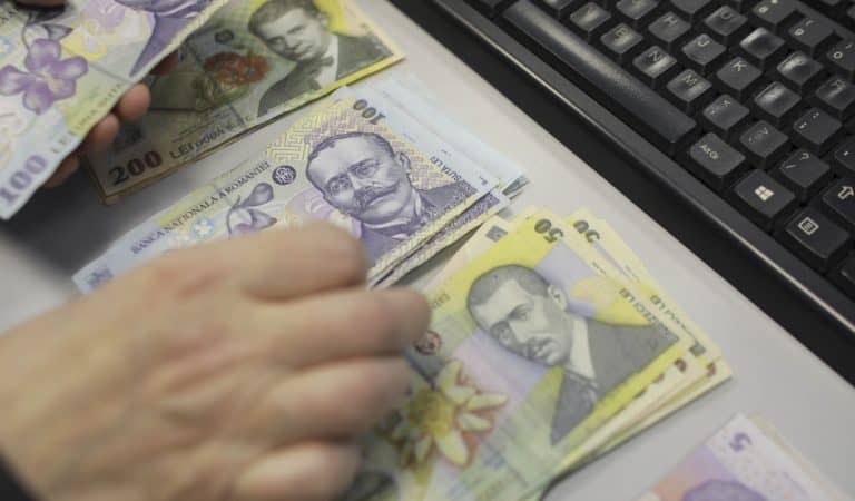 Anunț important pentru toți românii! Ratele la bănci ar putea fi amânate