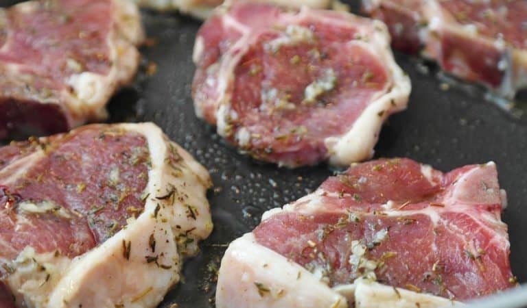 Atenție români! Carne de câine, vândută drept carne de miel în unele zone