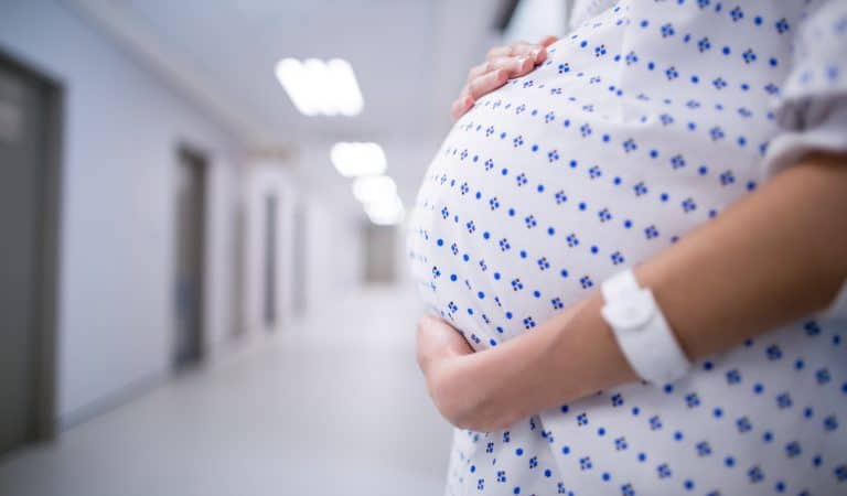 Surpriză incredibilă pentru o femeie din Constanța! A născut în ambulanța SMURD și când a ajuns la spital, a adus pe lume al doilea copil! Nu știa că este însărcinată cu gemeni
