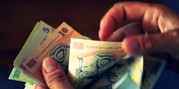 salariu elev fara studii superioare
